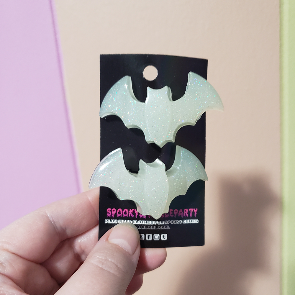 One pair Aqua Glow bat clips